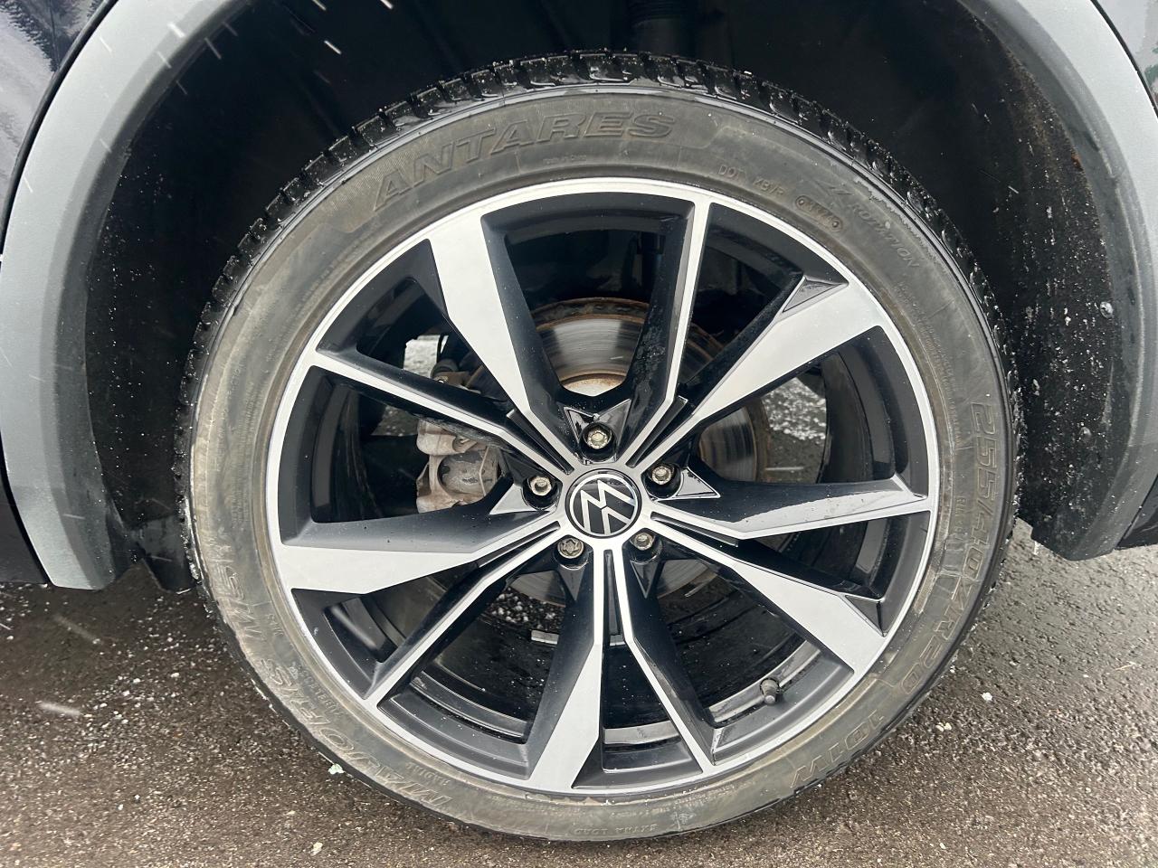 2022 Volkswagen Tiguan Highline R-LINE 4dr All-wheel Drive 4MOTION Photo