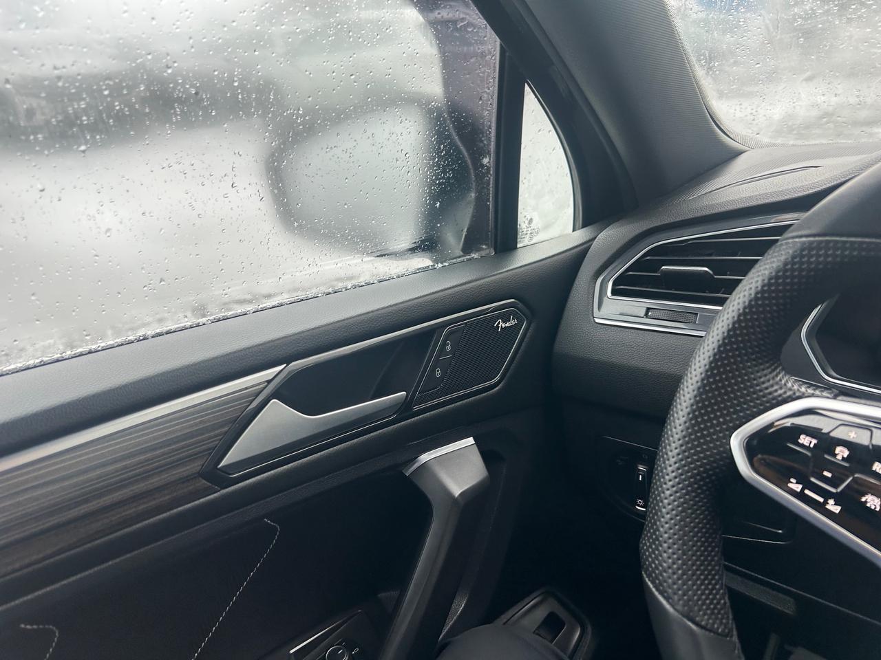 2022 Volkswagen Tiguan Highline R-LINE 4dr All-wheel Drive 4MOTION Photo