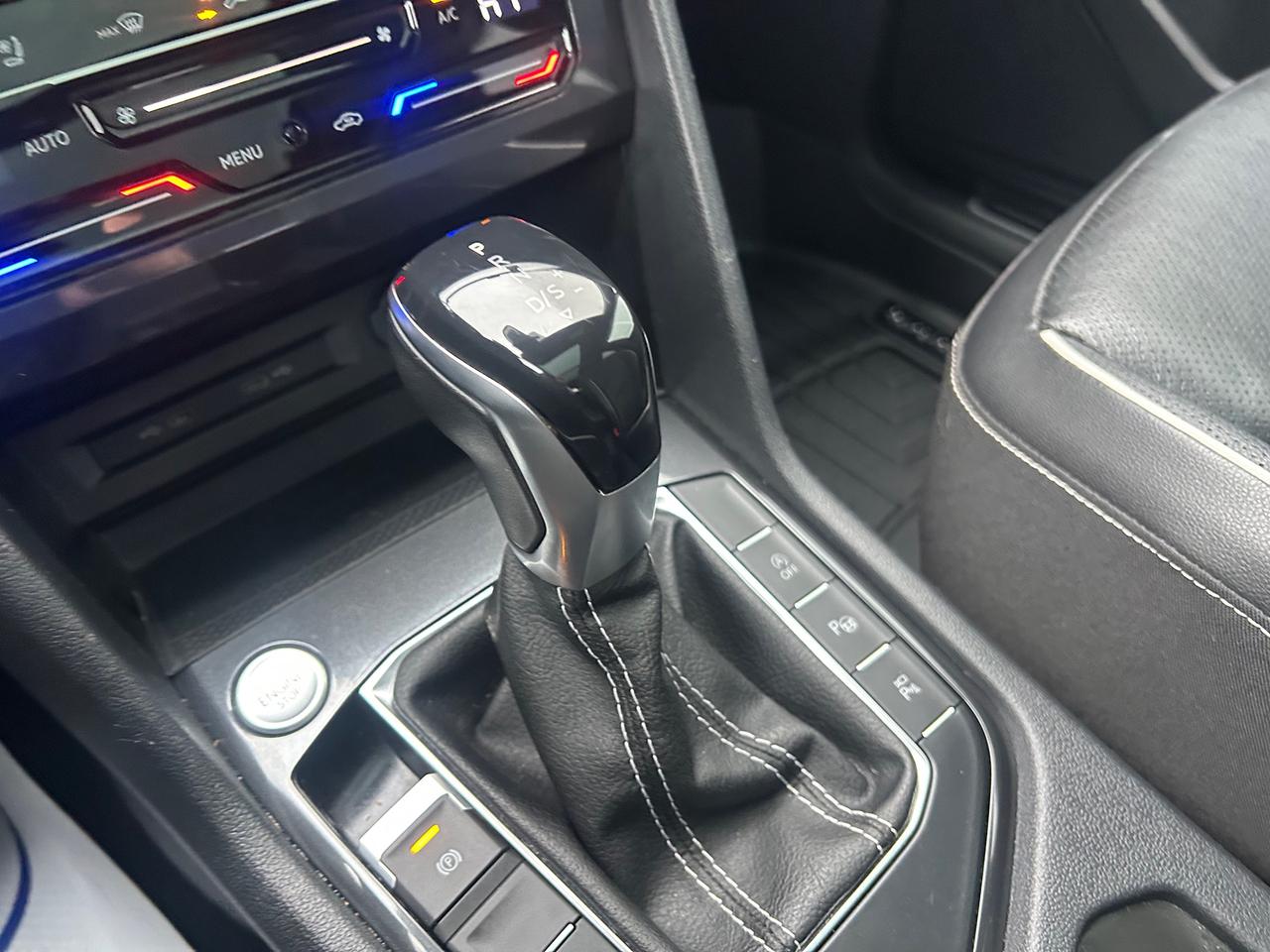 2022 Volkswagen Tiguan Highline R-LINE 4dr All-wheel Drive 4MOTION Photo