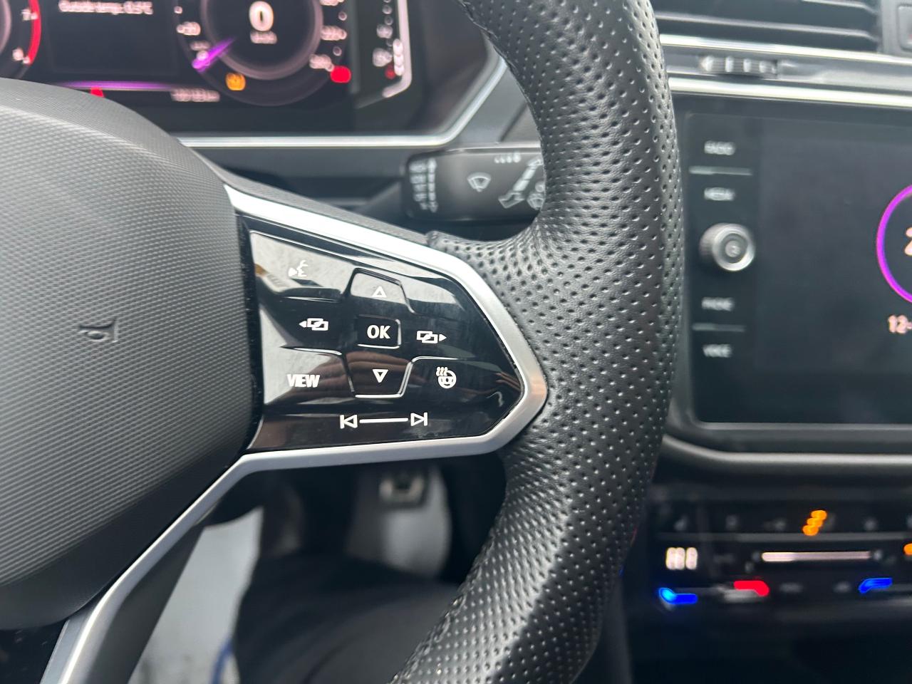 2022 Volkswagen Tiguan Highline R-LINE 4dr All-wheel Drive 4MOTION Photo