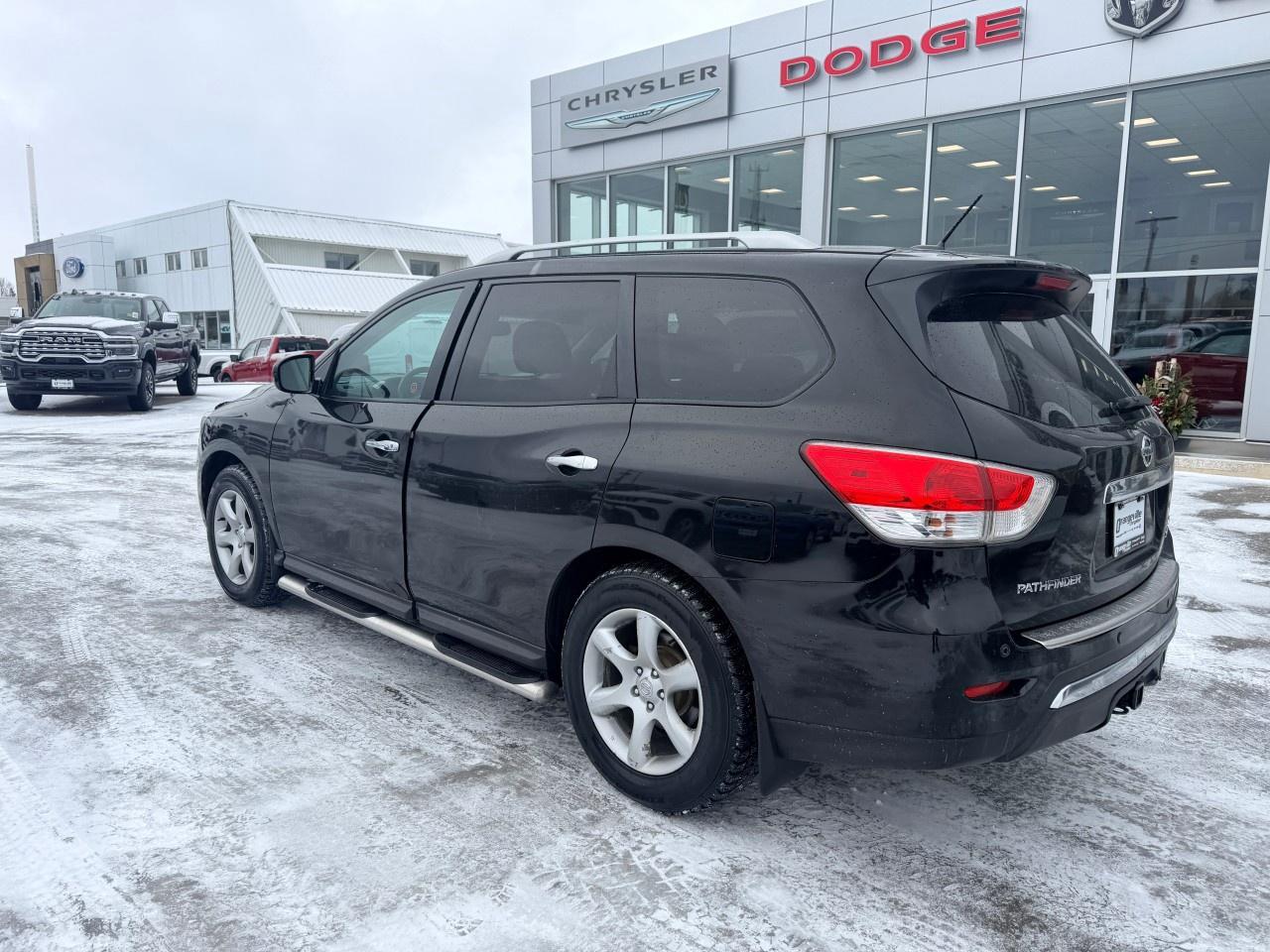 2016 Nissan Pathfinder 4WD 4dr SV Photo3