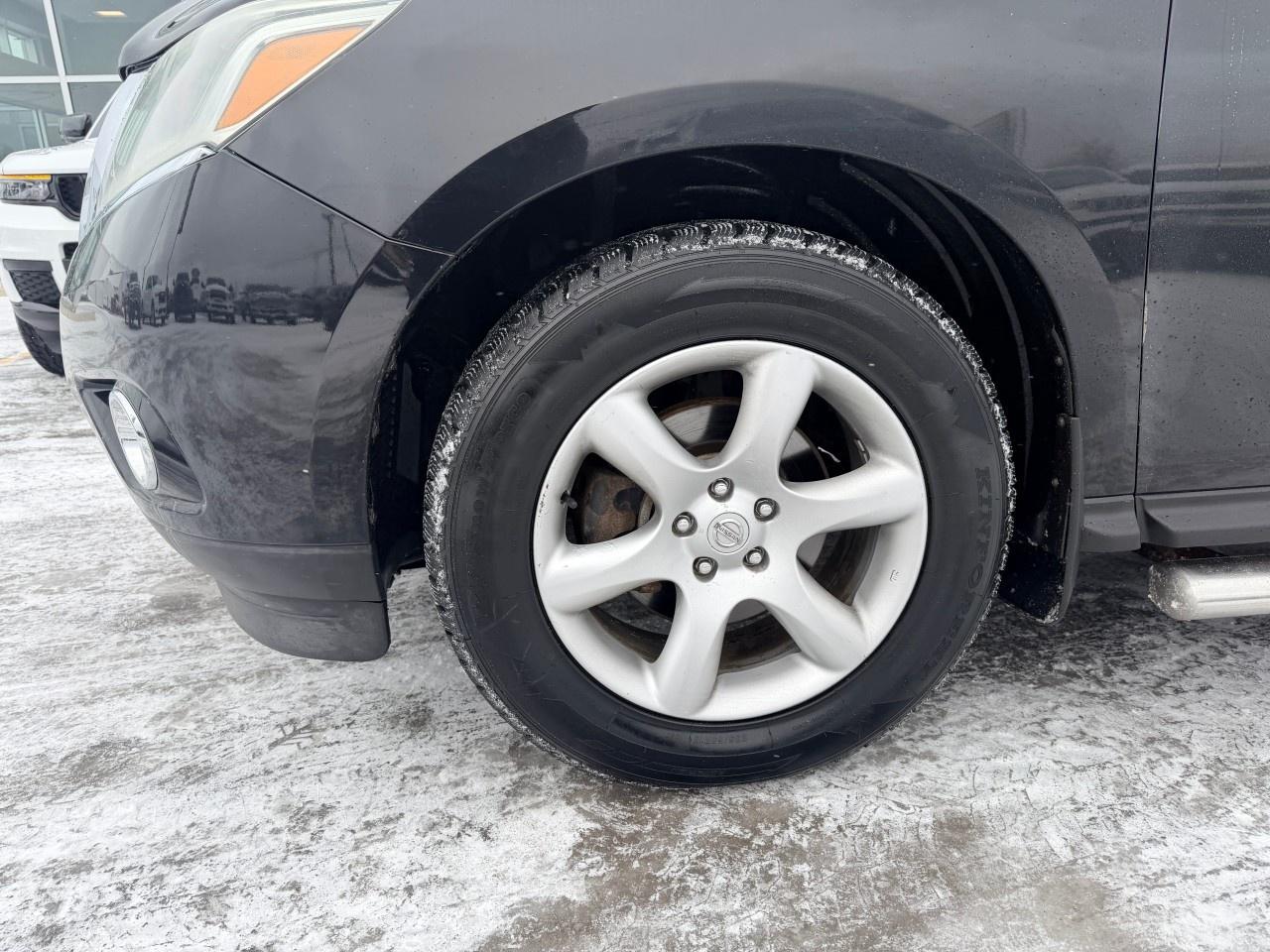 2016 Nissan Pathfinder 4WD 4dr SV Photo