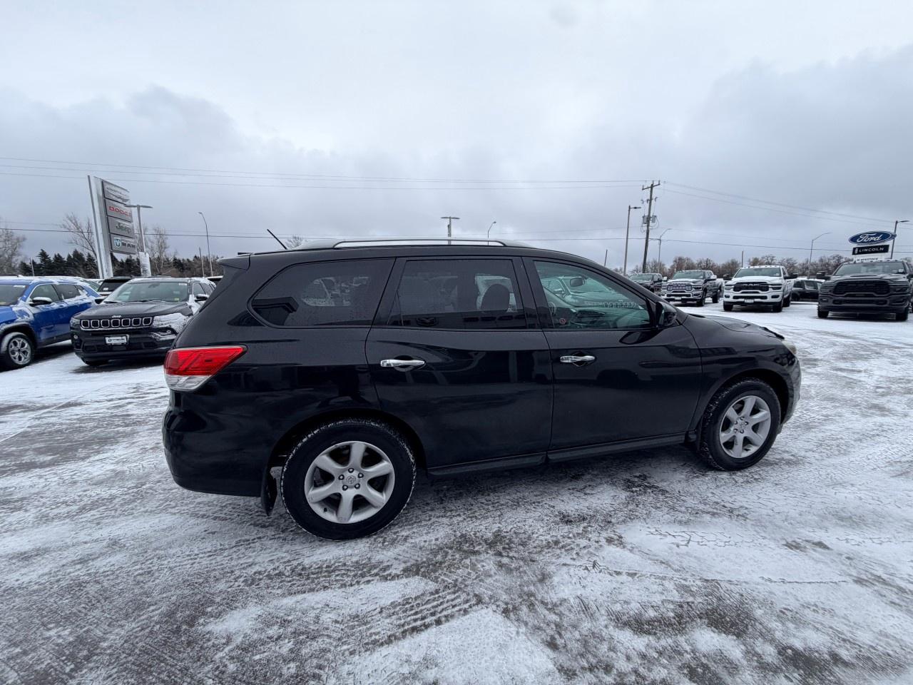 2016 Nissan Pathfinder 4WD 4dr SV Photo