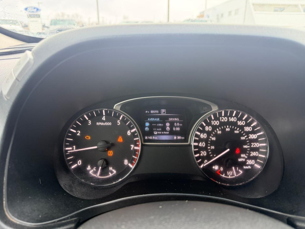 2016 Nissan Pathfinder 4WD 4dr SV Photo