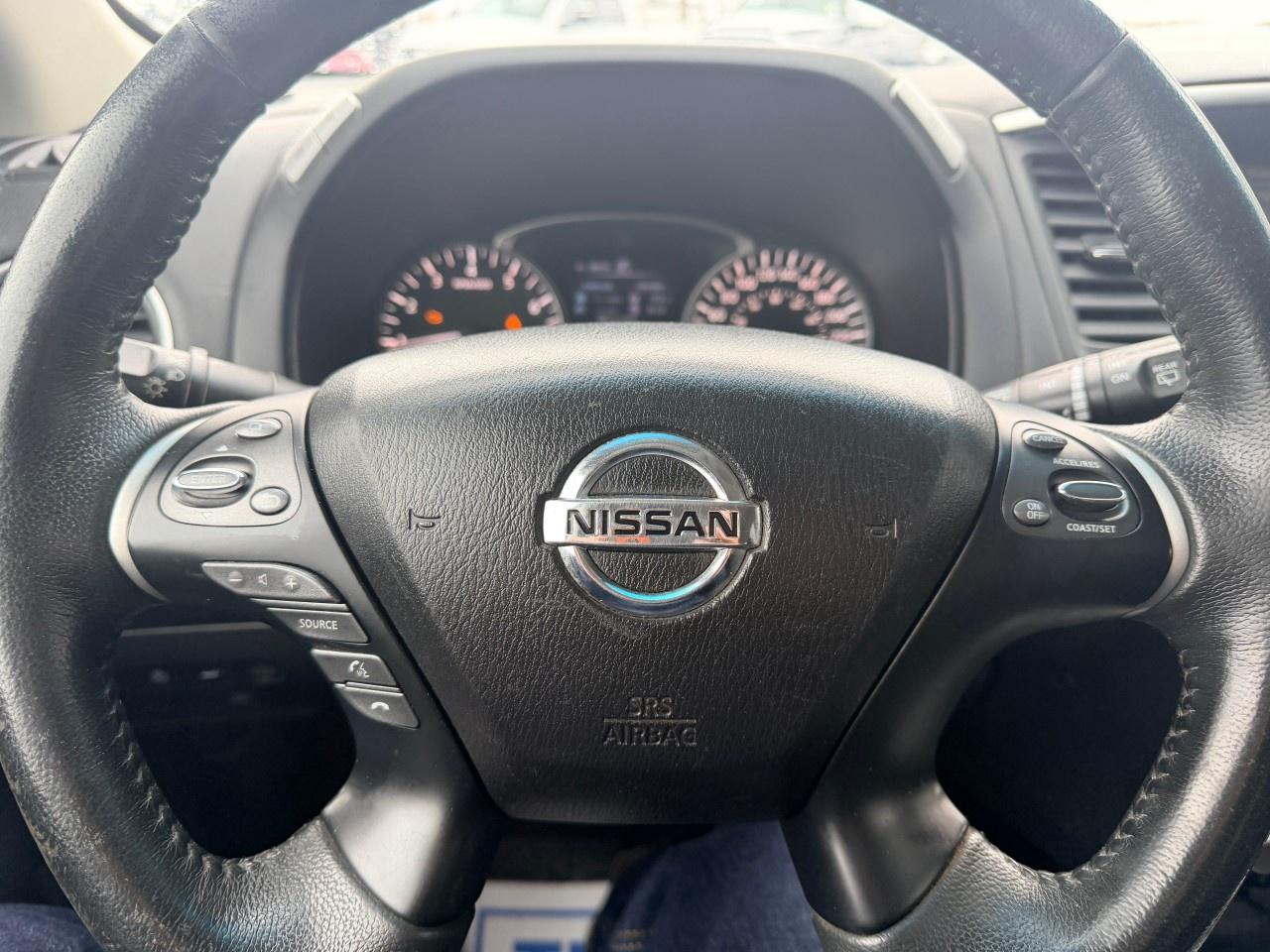 2016 Nissan Pathfinder 4WD 4dr SV Photo