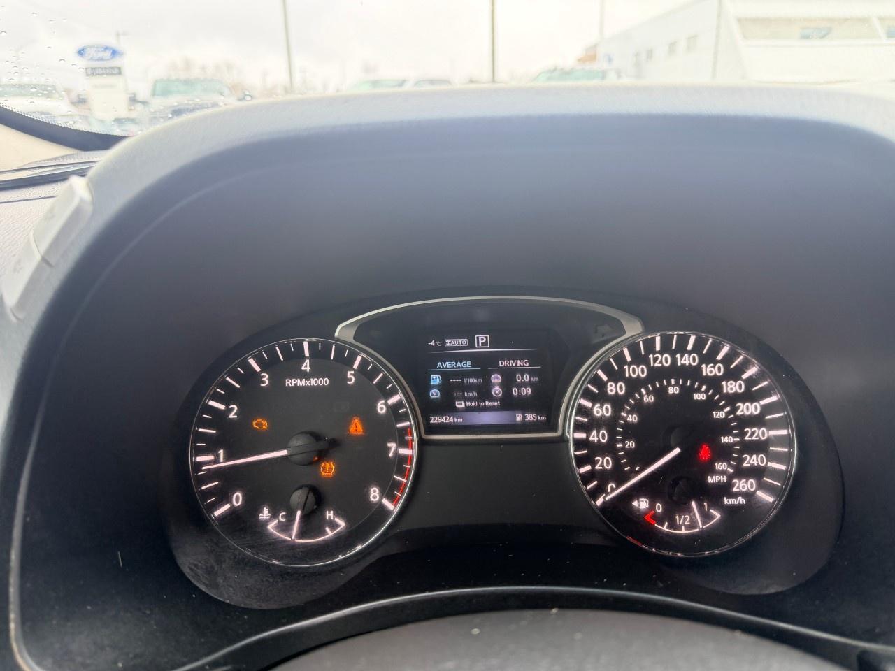 2016 Nissan Pathfinder 4WD 4dr SV Photo