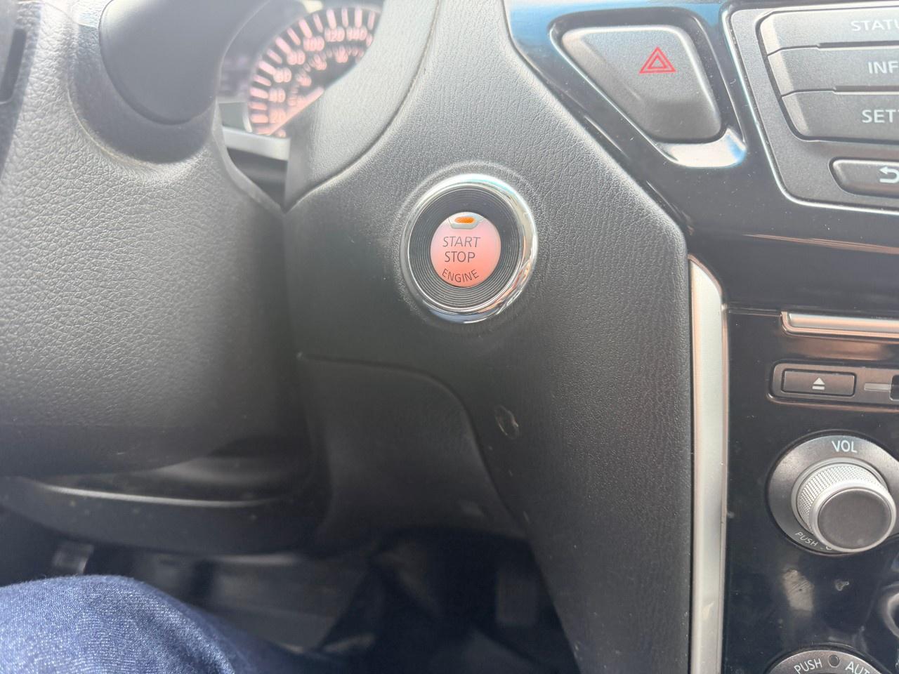 2016 Nissan Pathfinder 4WD 4dr SV Photo