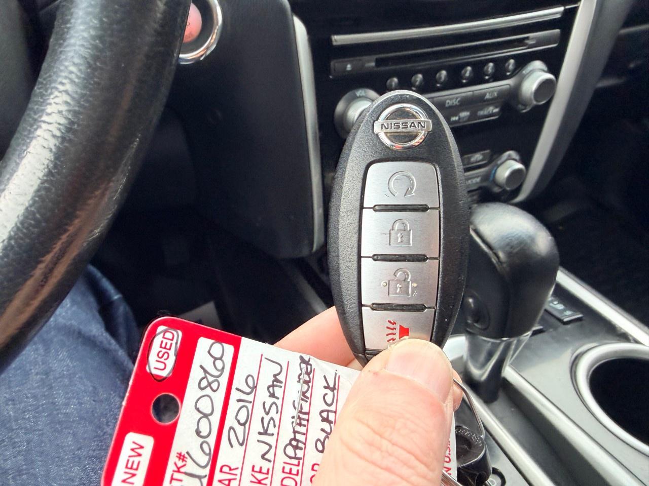 2016 Nissan Pathfinder 4WD 4dr SV Photo