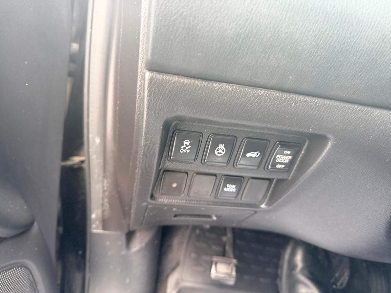 2016 Nissan Pathfinder 4WD 4dr SV Photo