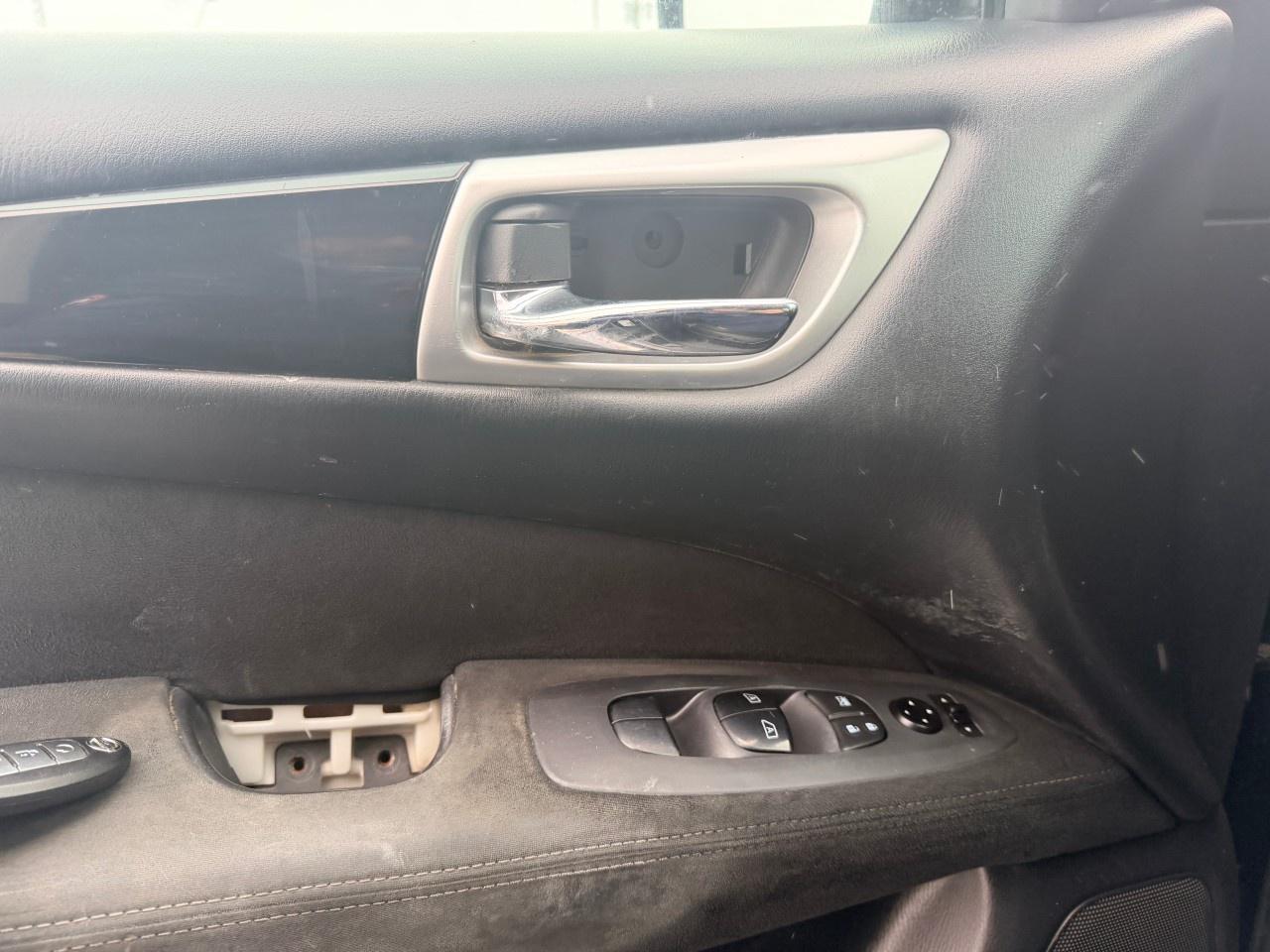 2016 Nissan Pathfinder 4WD 4dr SV Photo