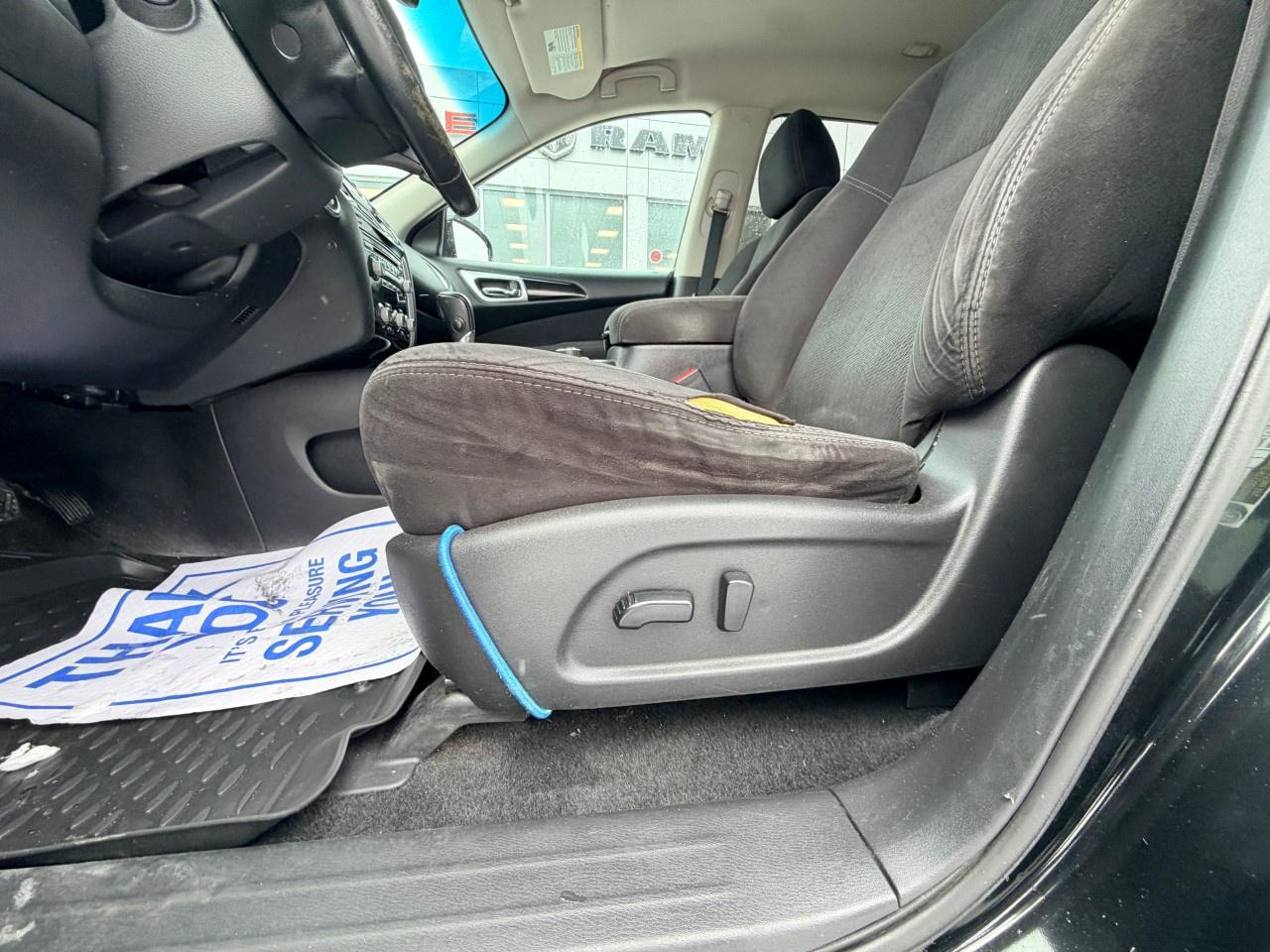 2016 Nissan Pathfinder 4WD 4dr SV Photo