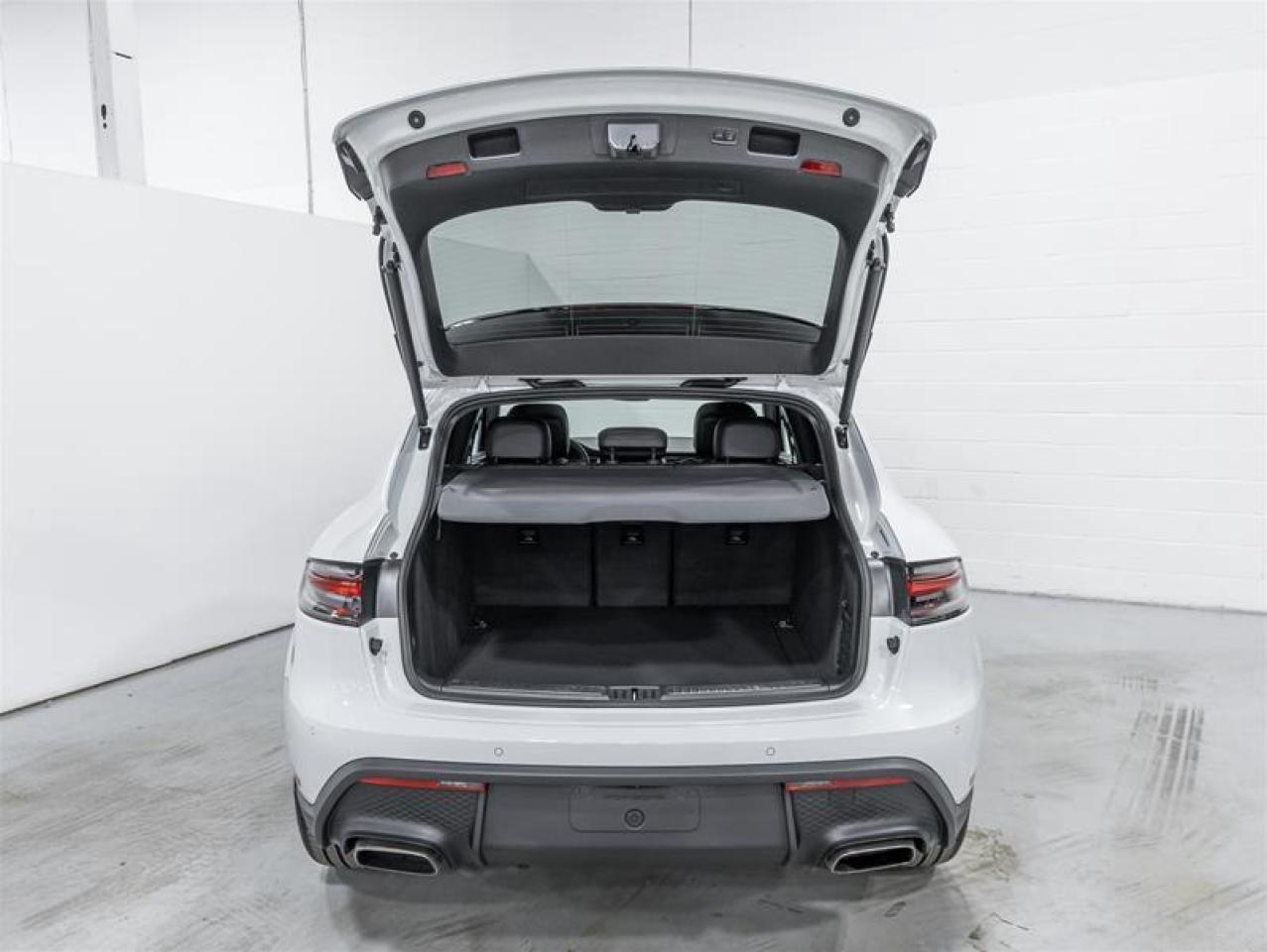2026 Porsche Macan  Photo
