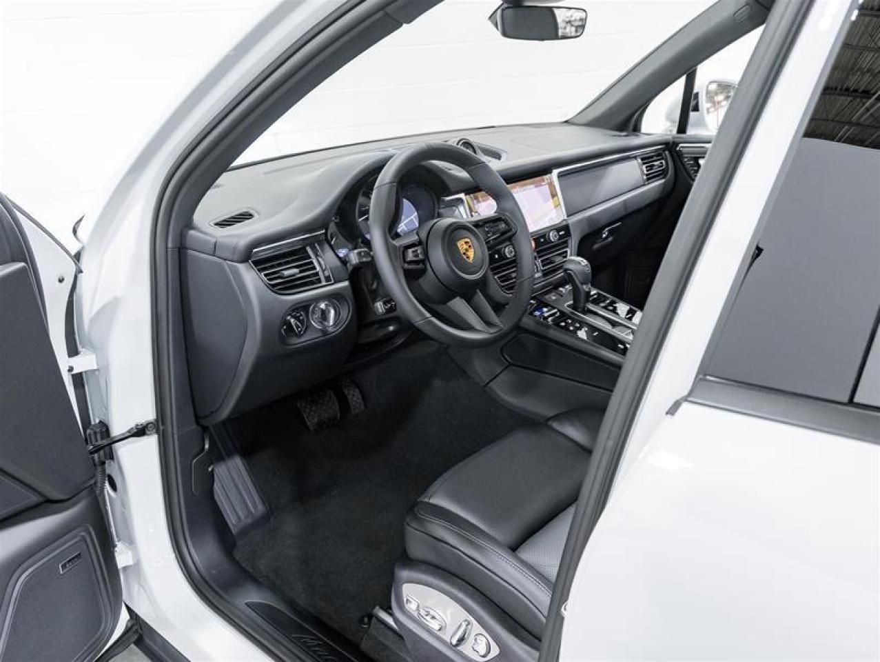 2026 Porsche Macan  Photo