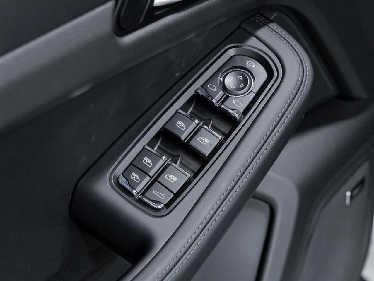 2026 Porsche Macan  Photo