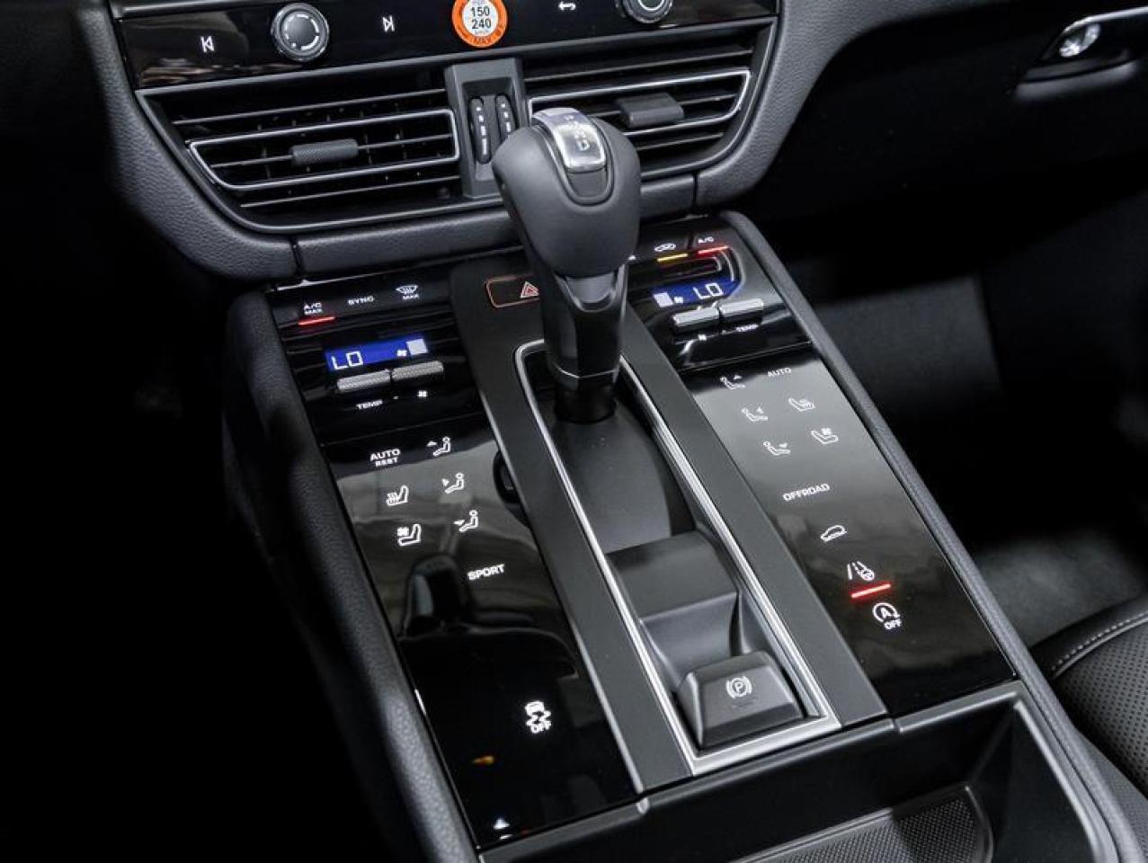 2026 Porsche Macan  Photo