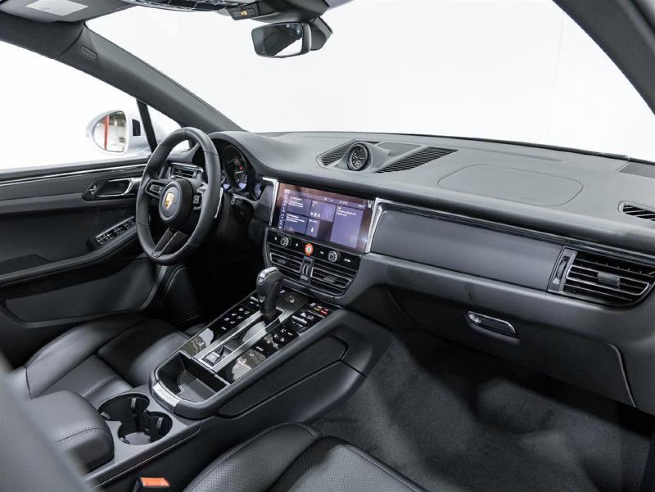 2026 Porsche Macan  Photo