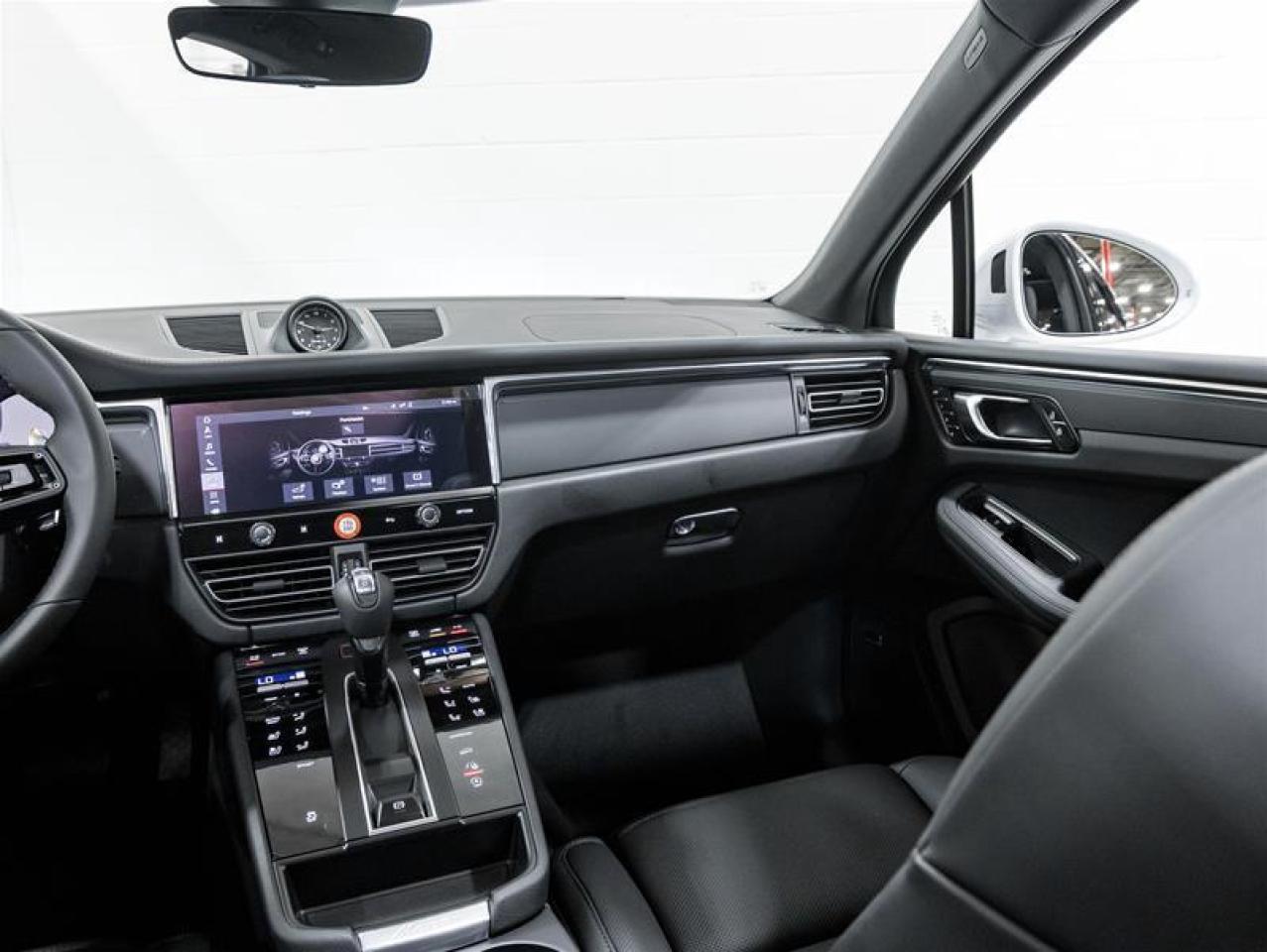 2026 Porsche Macan  Photo