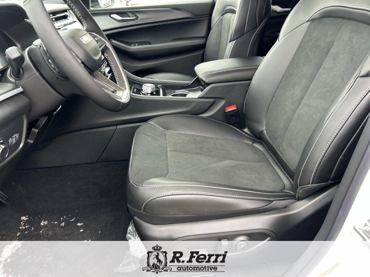 2025 Jeep Grand Cherokee L Laredo 4dr 4x4 Photo