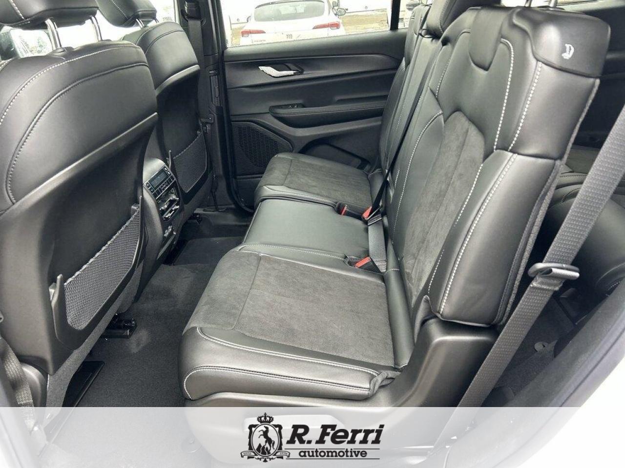 2025 Jeep Grand Cherokee L Laredo 4dr 4x4 Photo