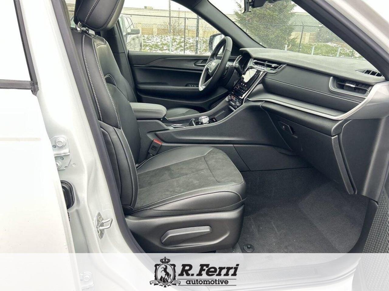 2025 Jeep Grand Cherokee L Laredo 4dr 4x4 Photo