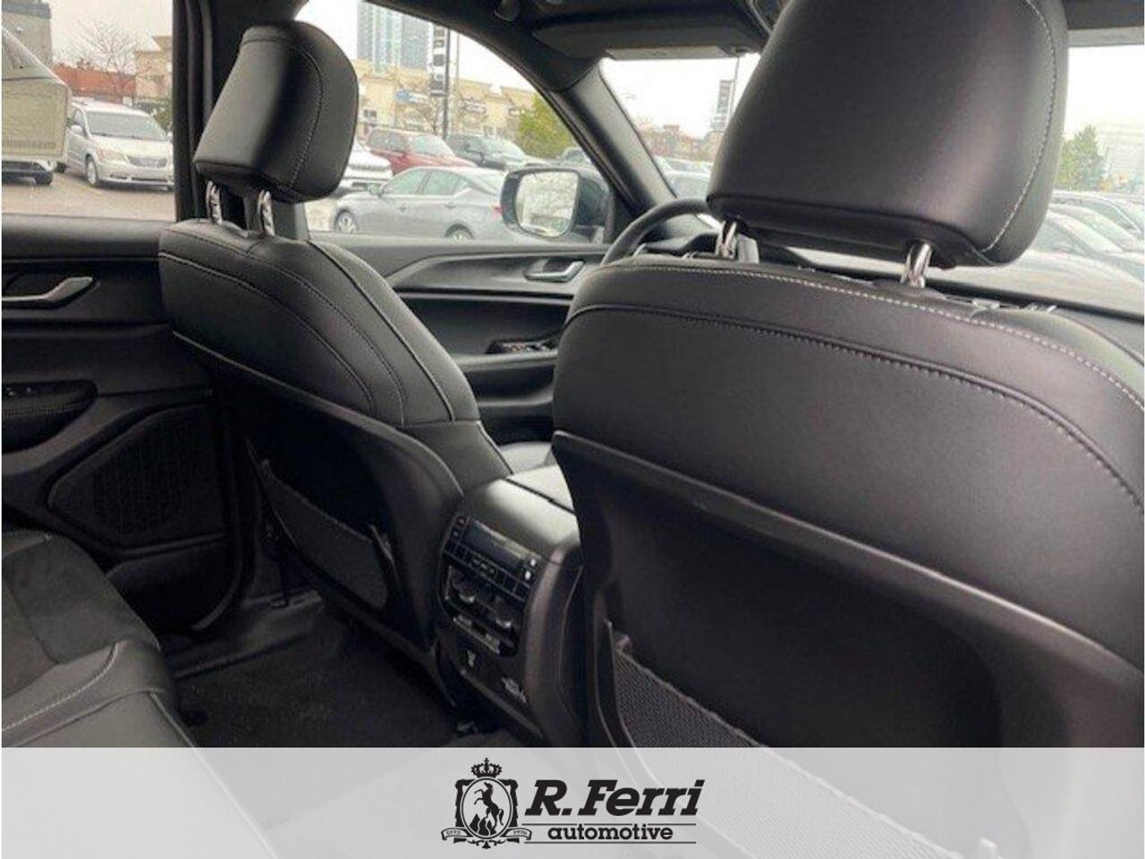 2025 Jeep Grand Cherokee L Laredo 4dr 4x4 Photo