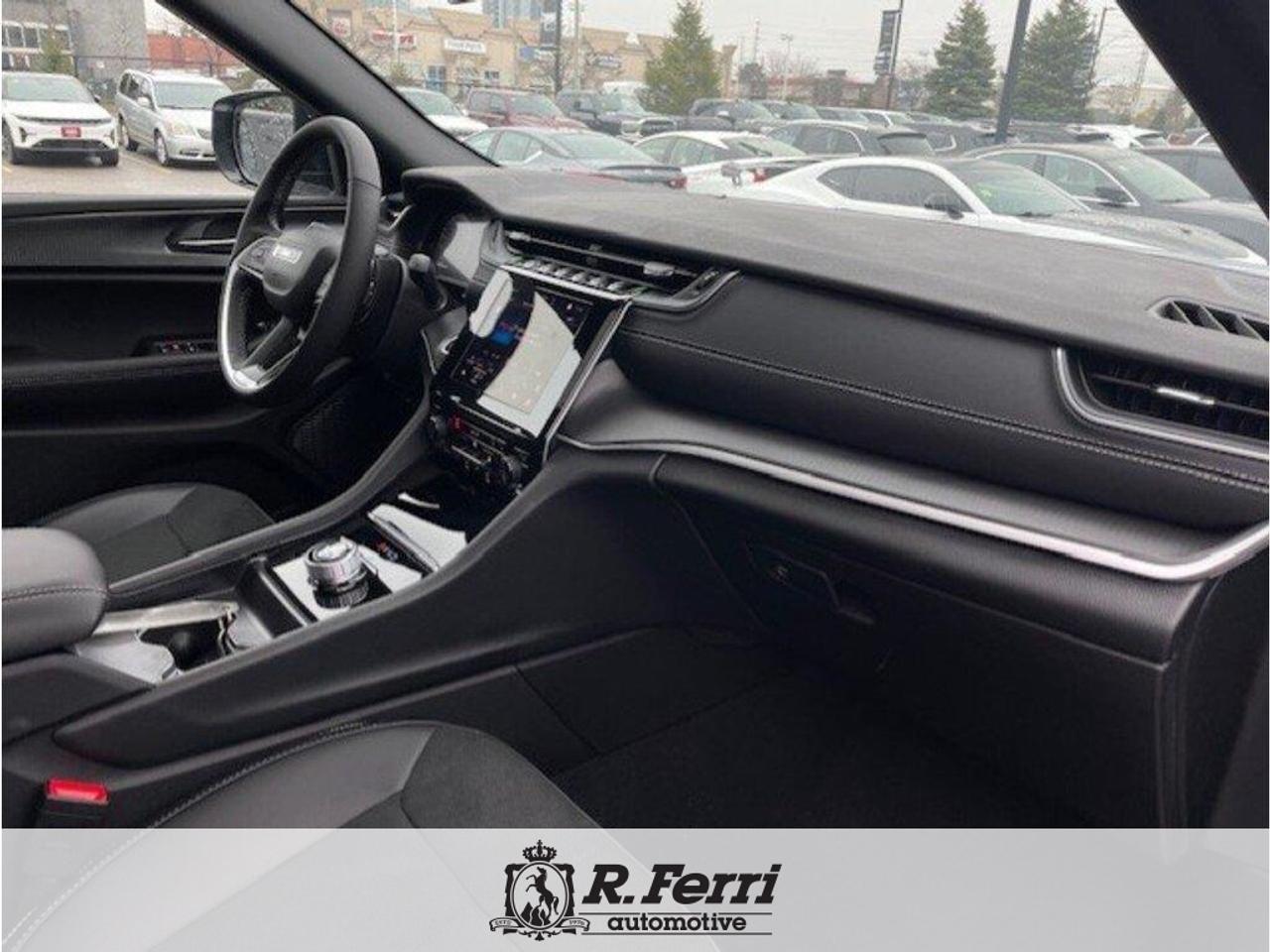 2025 Jeep Grand Cherokee L Laredo 4dr 4x4 Photo