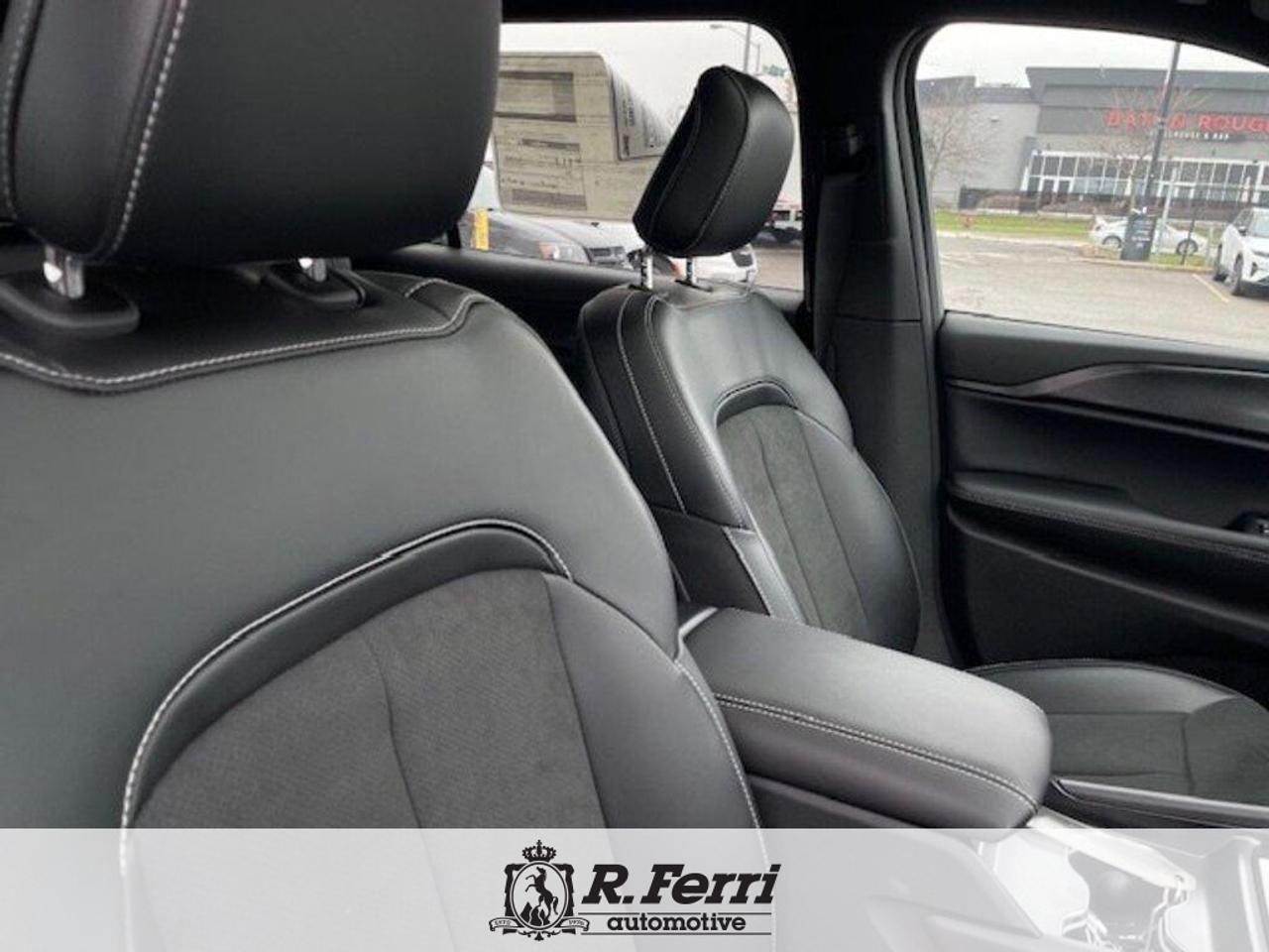 2025 Jeep Grand Cherokee L Laredo 4dr 4x4 Photo