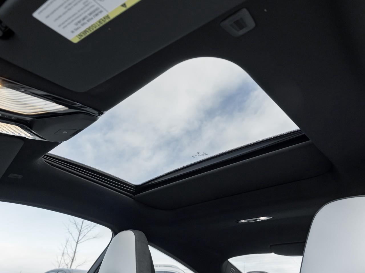 2025 BMW M4 Base 2dr Rear-Wheel Drive Coupe Photo