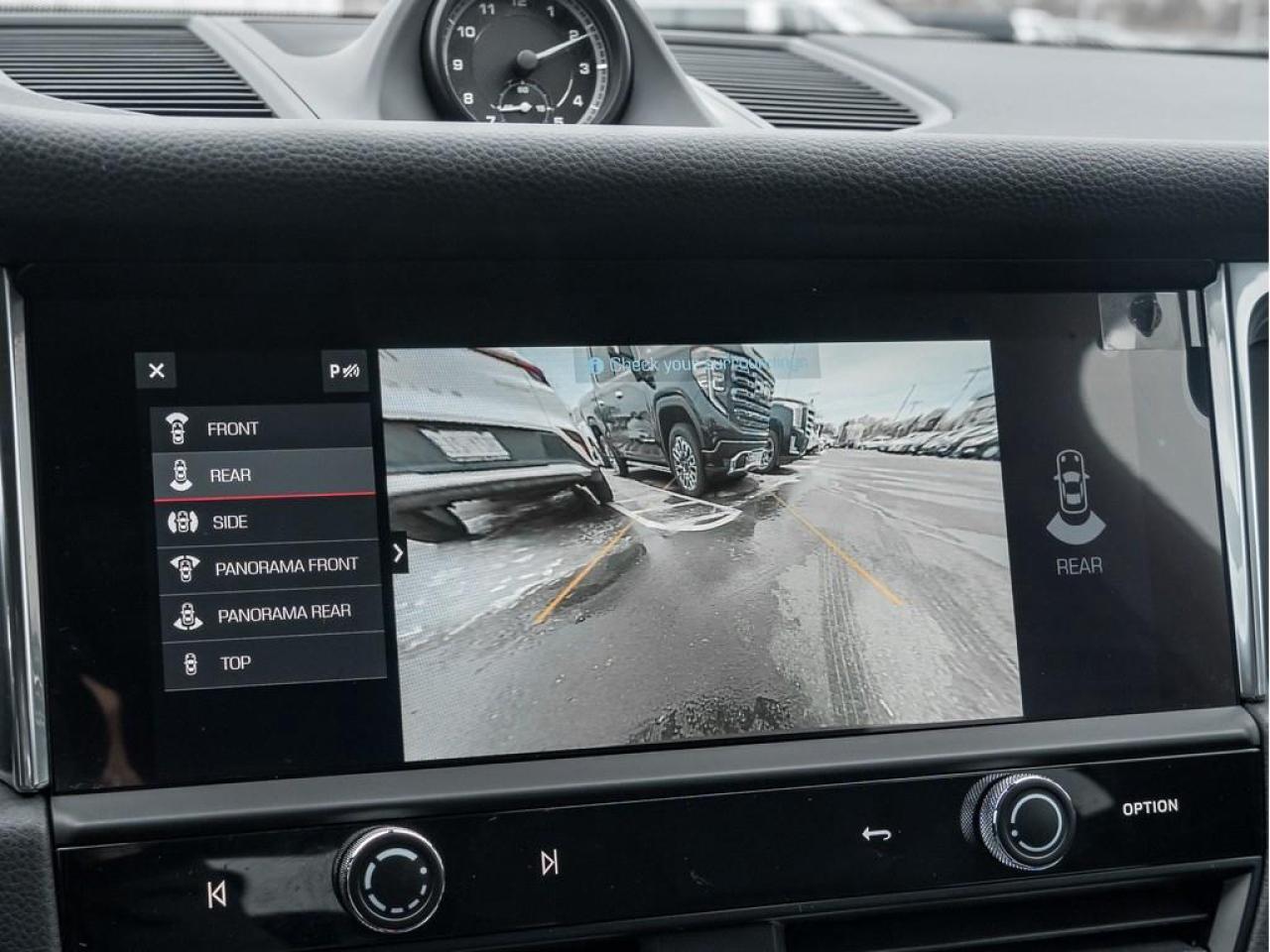 2025 Porsche Macan  Photo