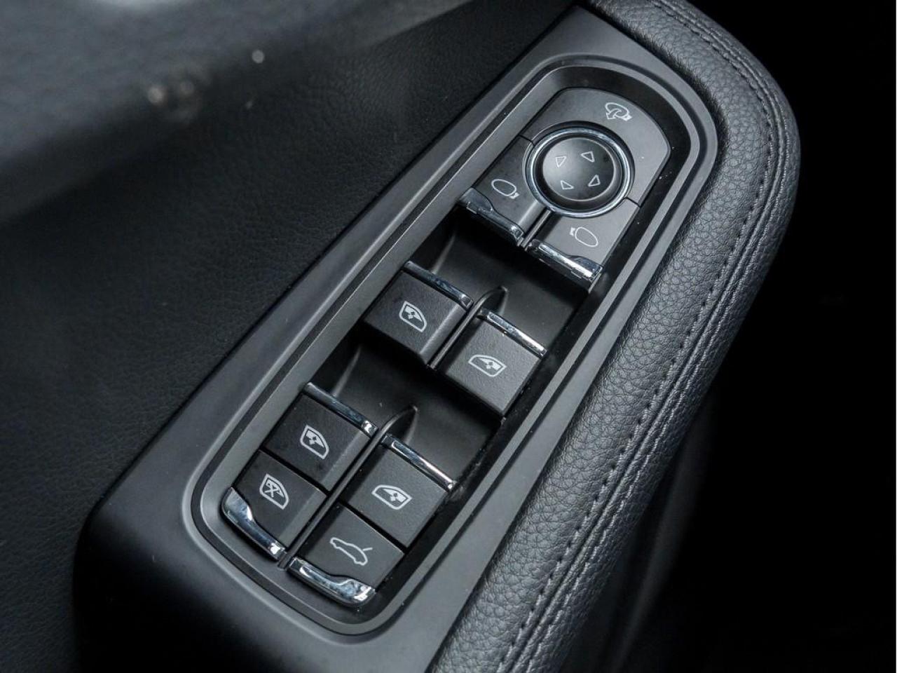 2025 Porsche Macan  Photo