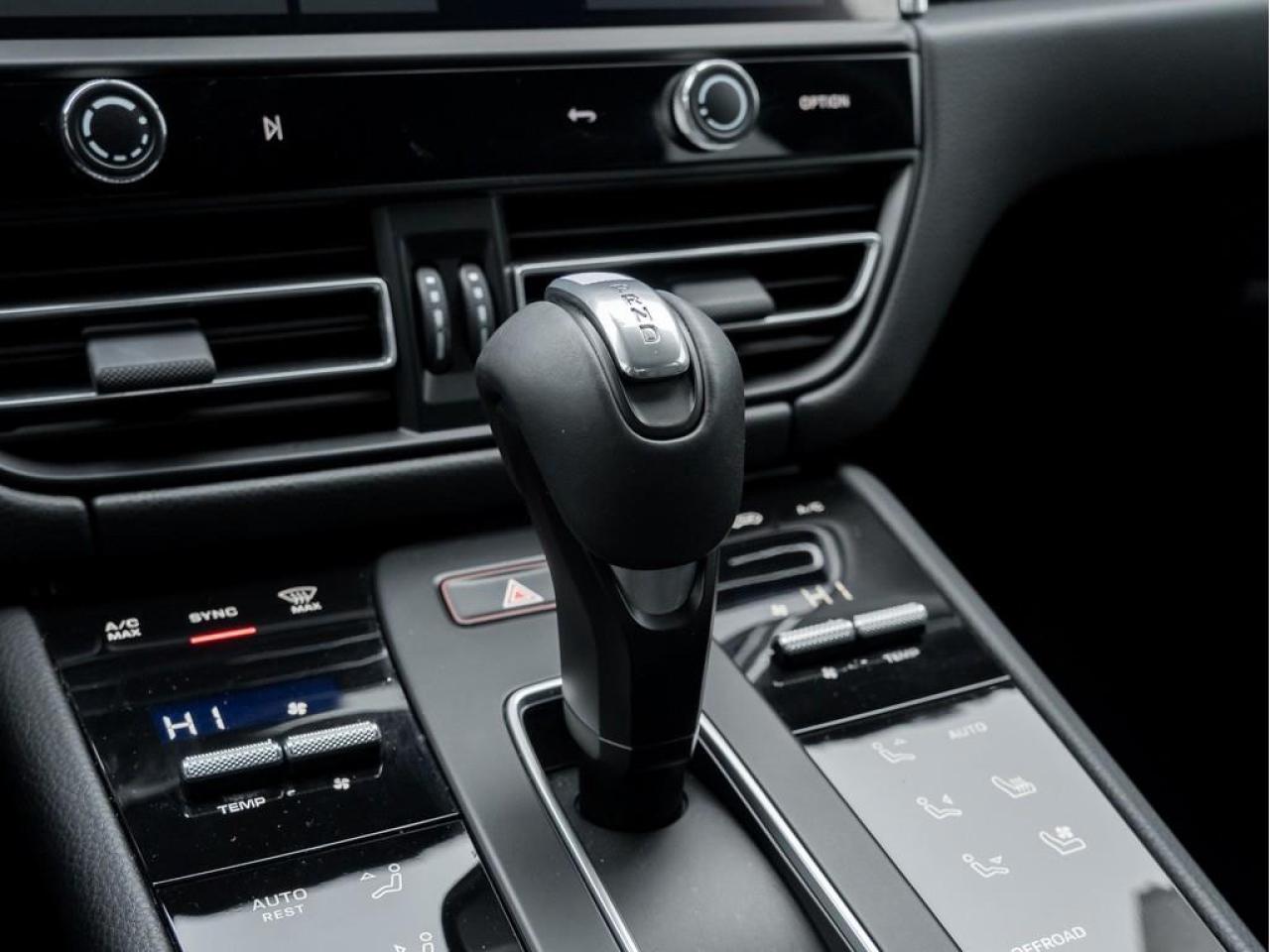 2025 Porsche Macan  Photo