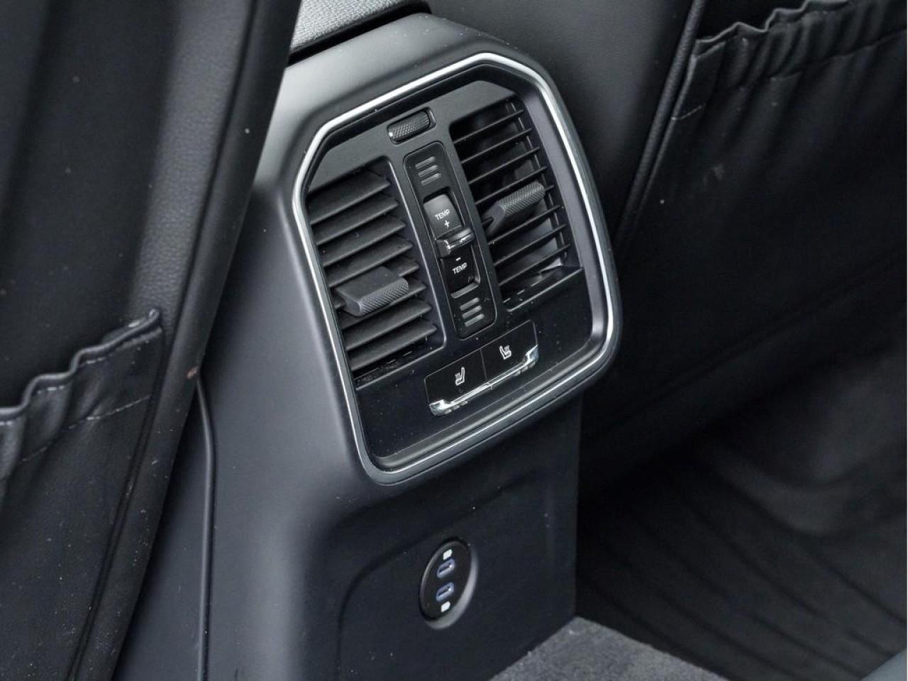 2025 Porsche Macan  Photo