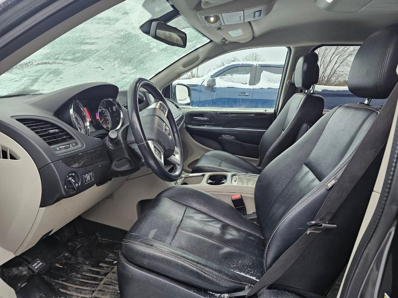2018 Dodge Grand Caravan Crew Passenger Van Photo2