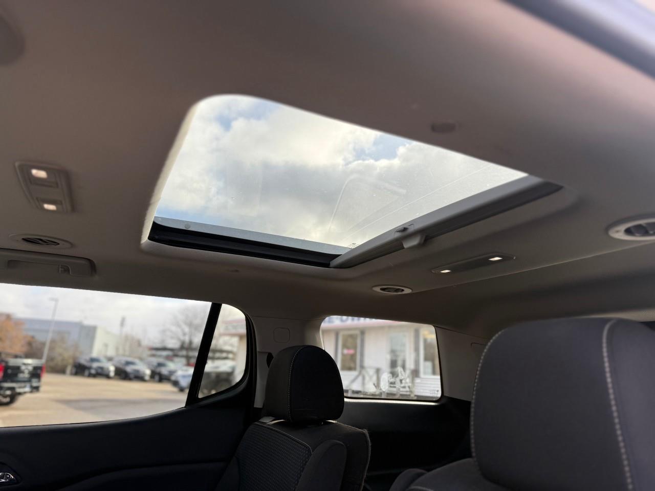 2022 GMC Acadia SLE All-wheel Drive Photo