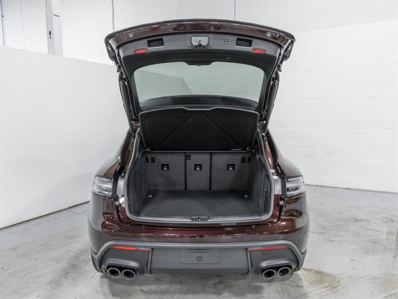 2026 Porsche Macan  Photo