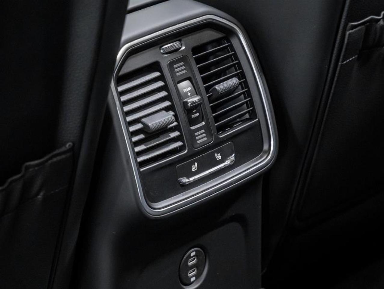 2026 Porsche Macan  Photo