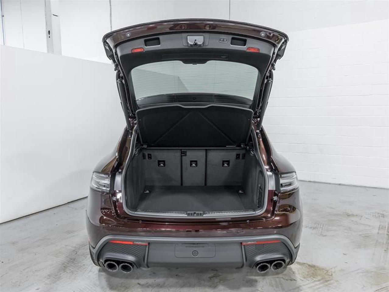 2026 Porsche Macan  Photo