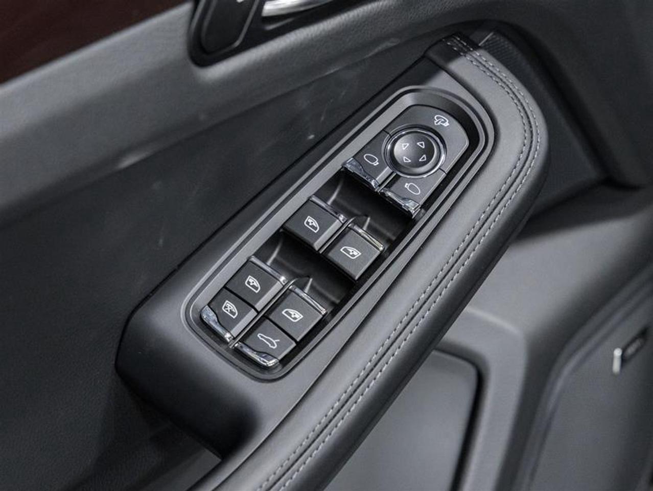 2026 Porsche Macan  Photo