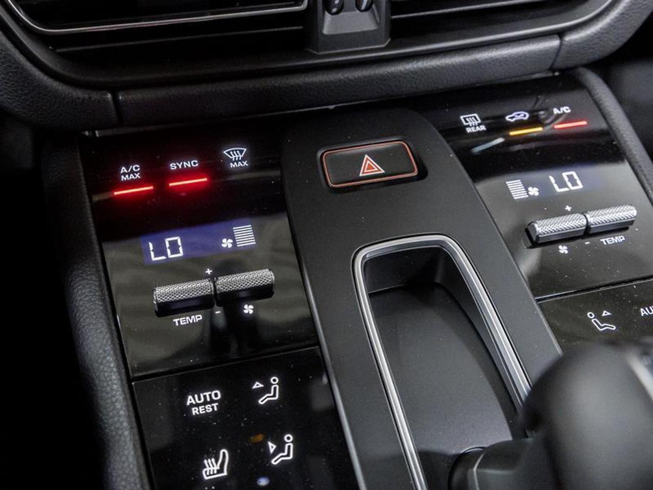 2026 Porsche Macan  Photo