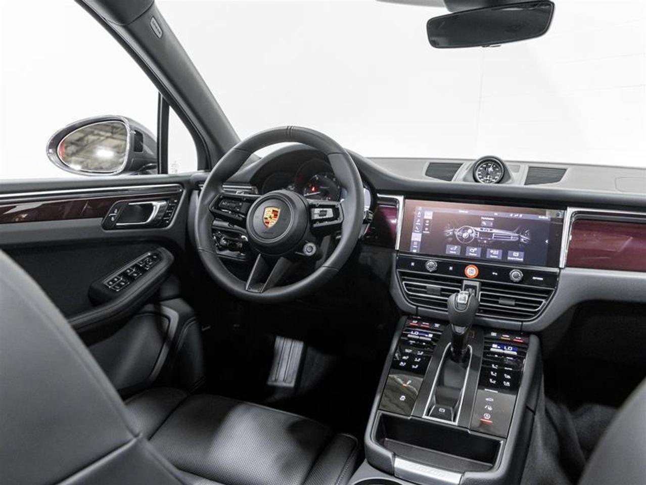 2026 Porsche Macan  Photo