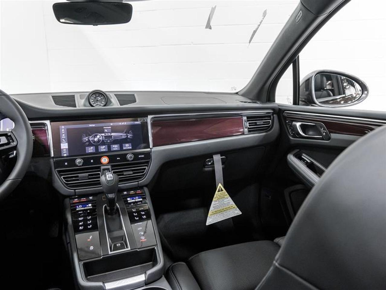 2026 Porsche Macan  Photo