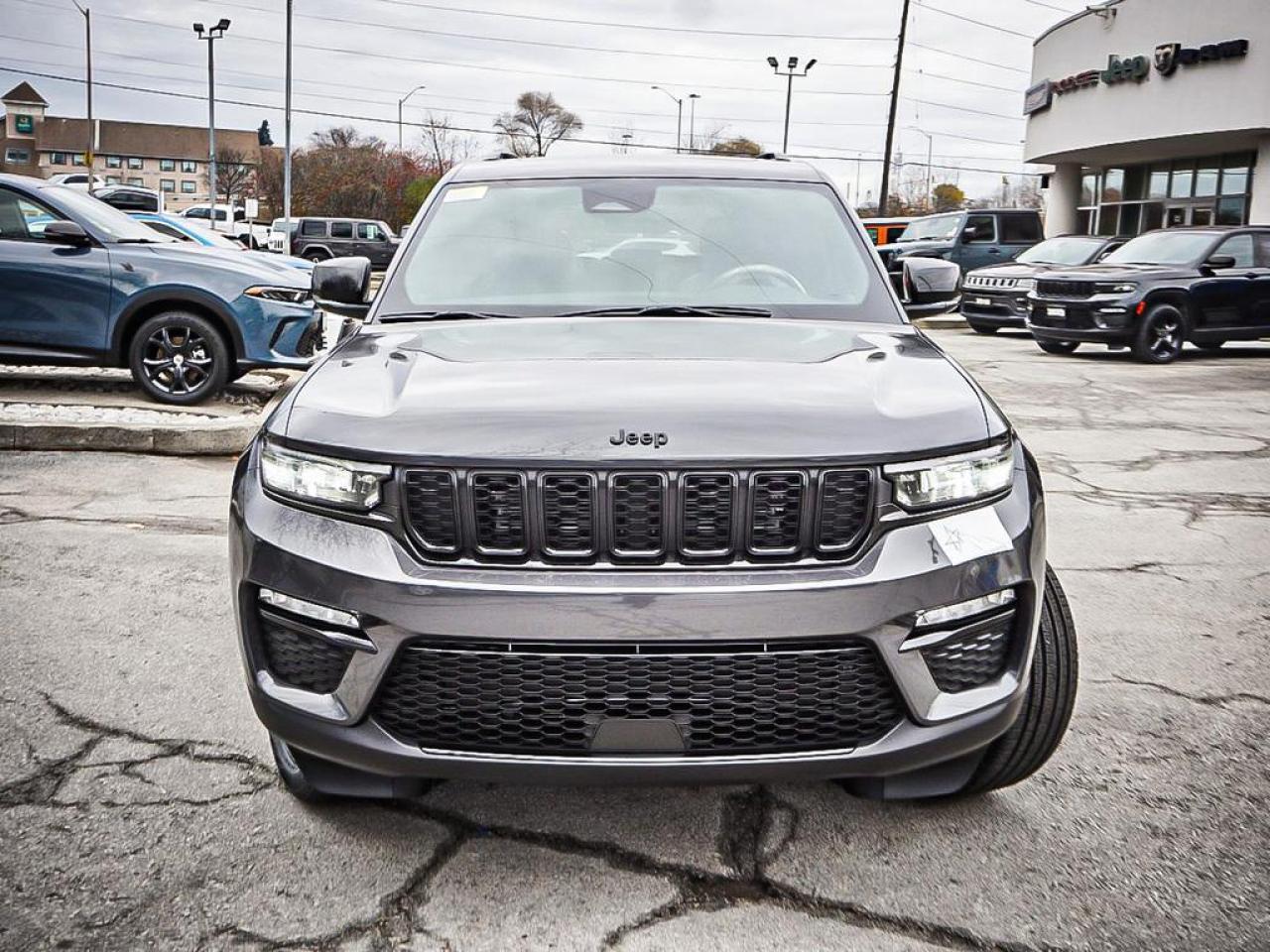 2025 Jeep Grand Cherokee  Photo2