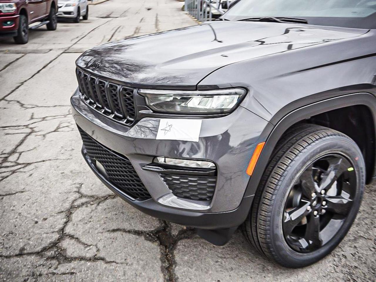 2025 Jeep Grand Cherokee  Photo3