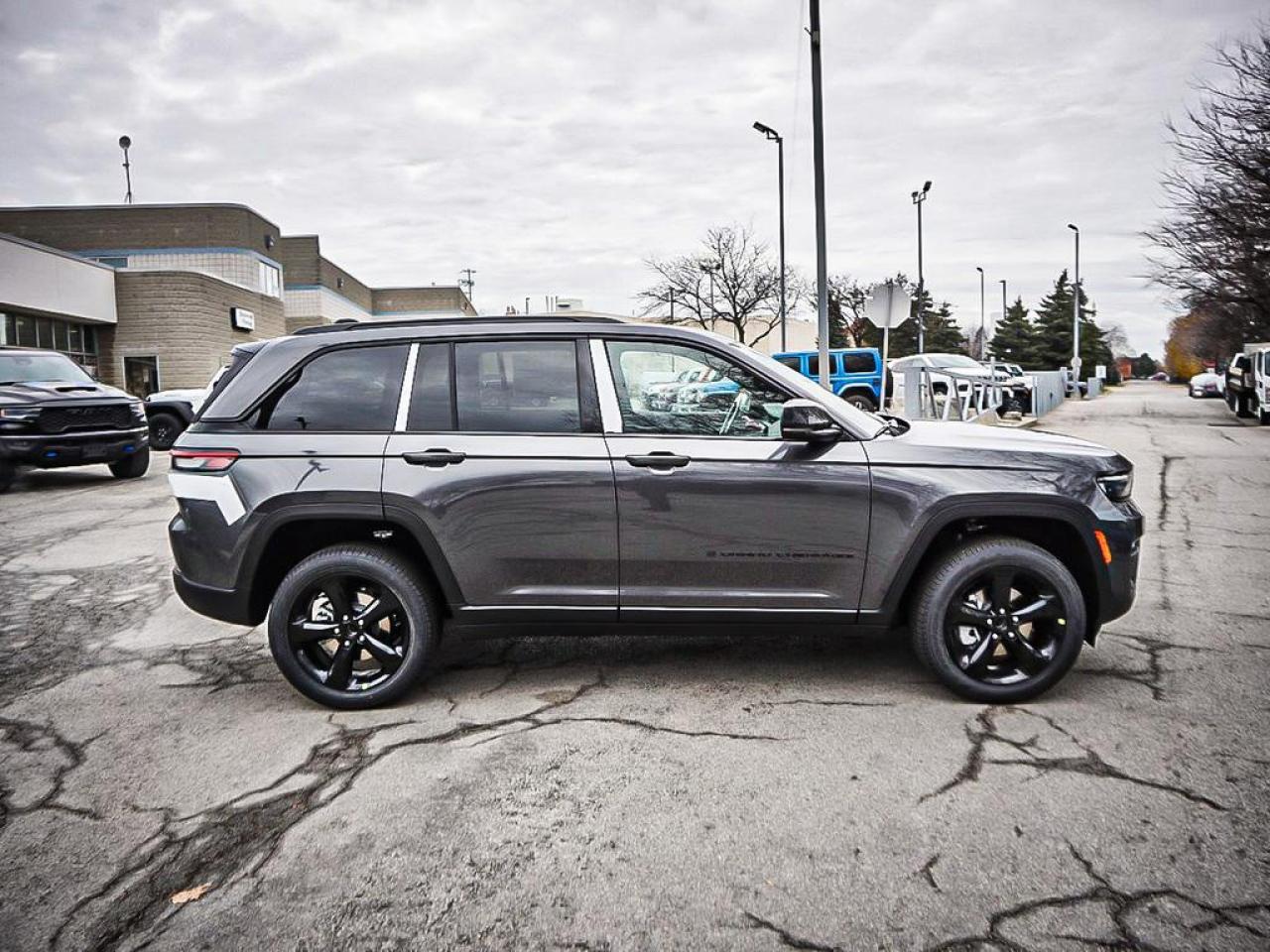 2025 Jeep Grand Cherokee  Photo