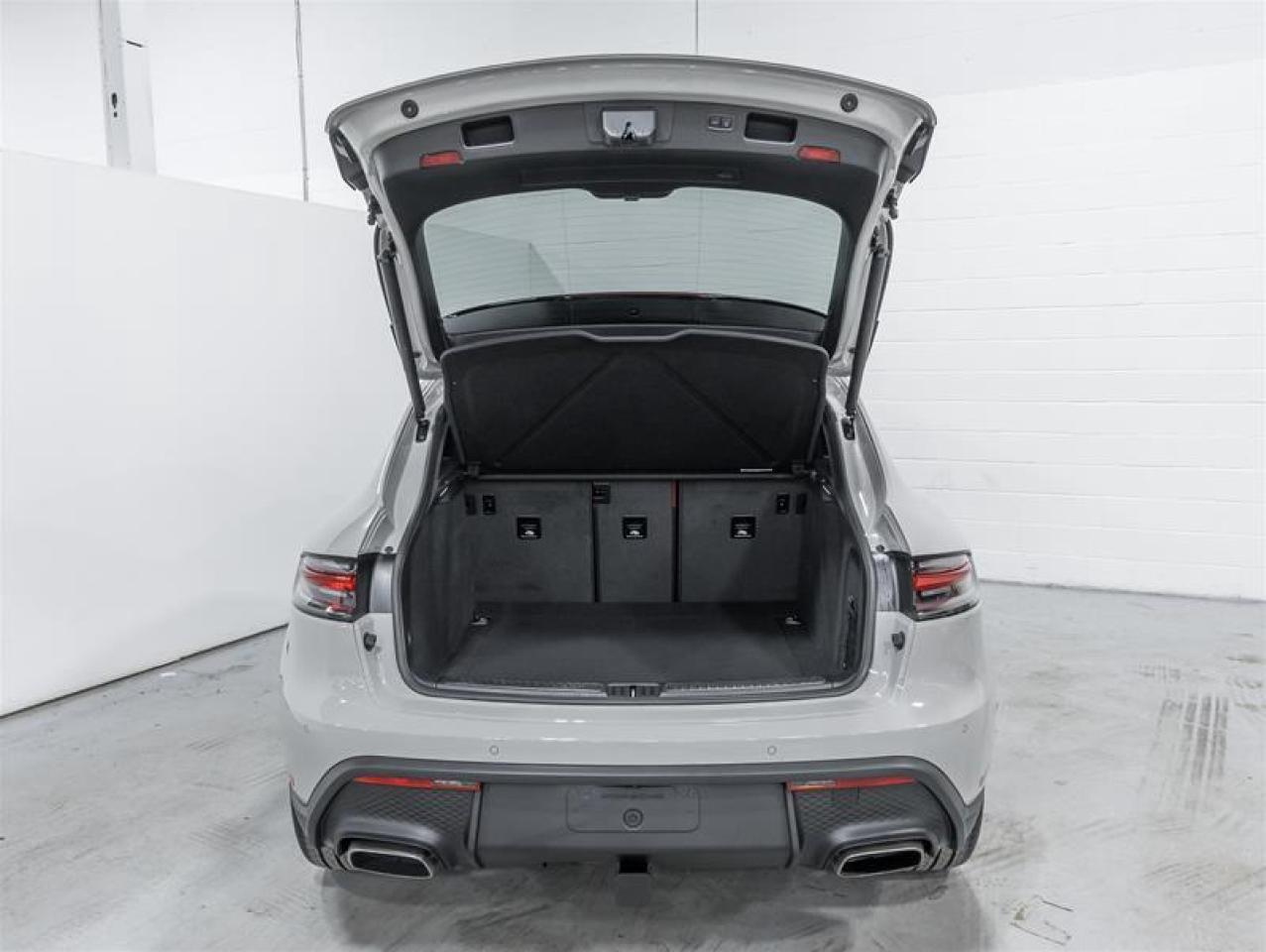 2026 Porsche Macan  Photo