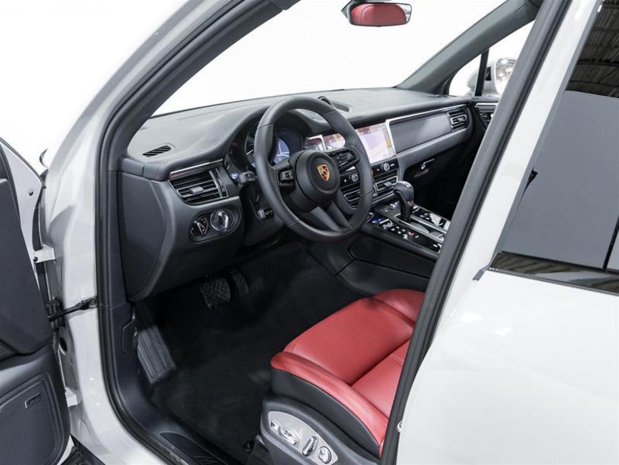 2026 Porsche Macan  Photo