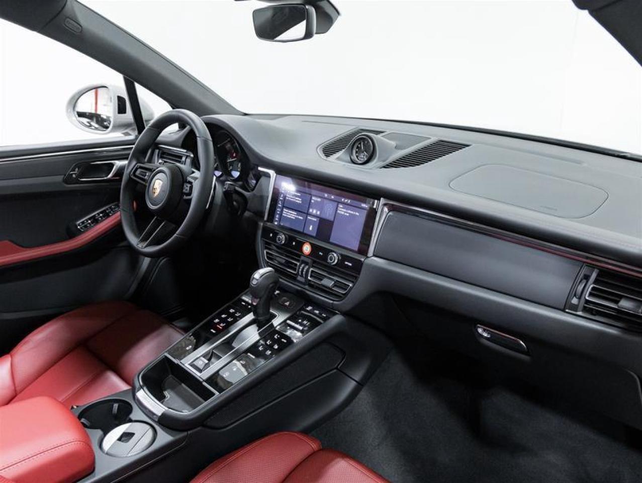 2026 Porsche Macan  Photo