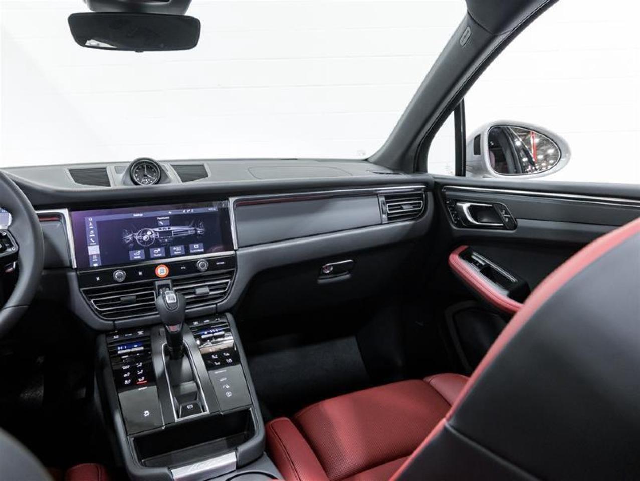 2026 Porsche Macan  Photo