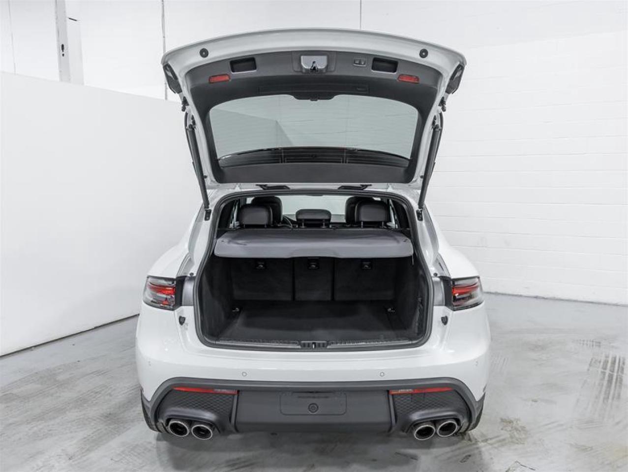 2026 Porsche Macan  Photo