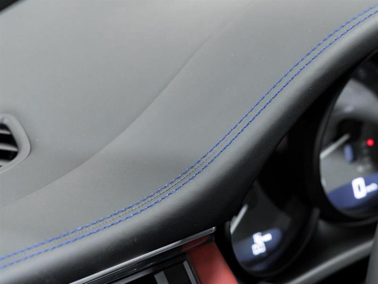 2026 Porsche Macan  Photo